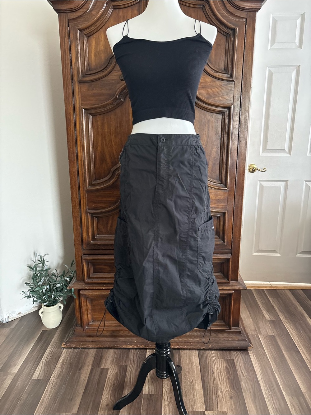 NWT TNA South cargo skirt